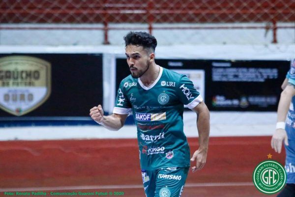 Atleta de Mato Leitão no futsal paranaense