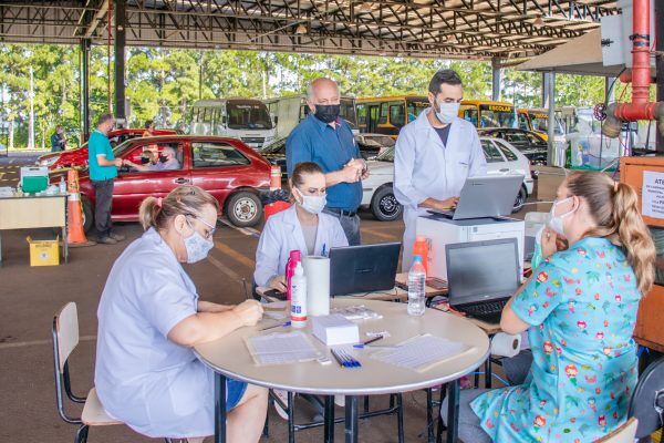 Sábado terá drive-thru para vacinação contra covid-19