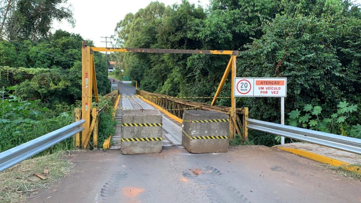 Estrela interdita acesso de veículos à ponte