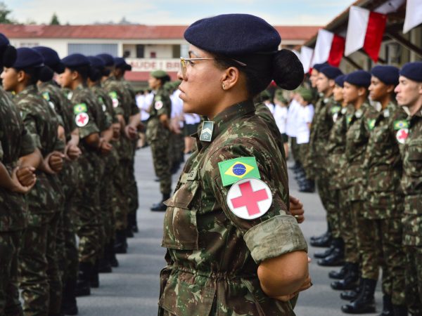 Exército antecipa em uma semana formatura de médicos que atuarão no combate à covid