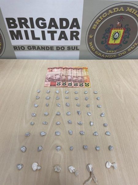 BM flagra mulher com crack e cocaína no Oriental, em Estrela