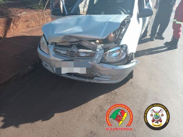 Colisão entre carros deixa dois feridos em Teutônia