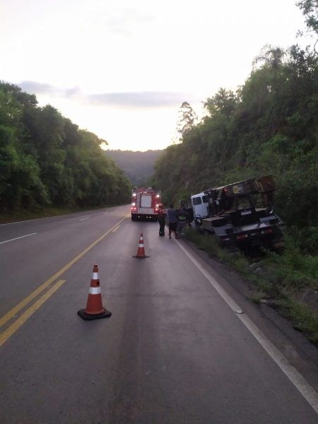Carreta sai de pista após perder freio em Muçum