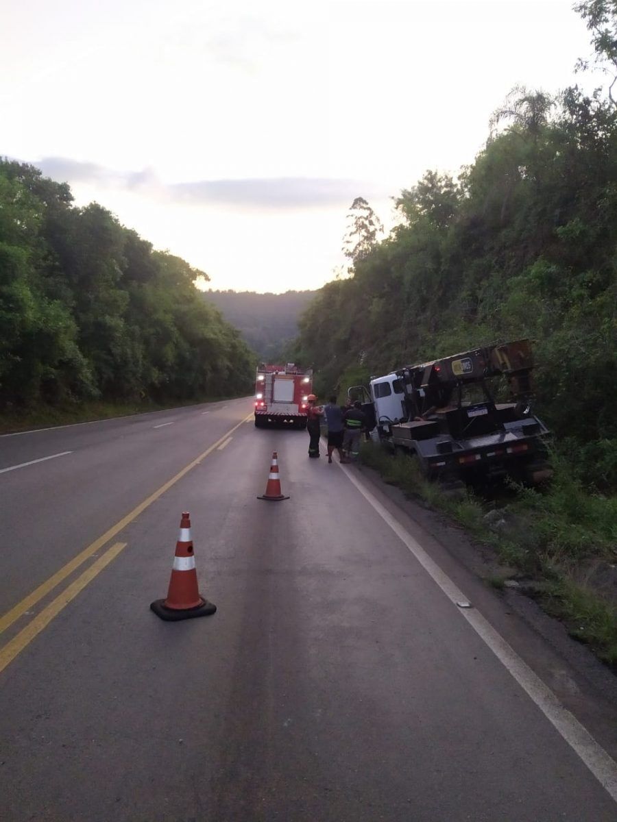 Carreta sai de pista após perder freio em Muçum