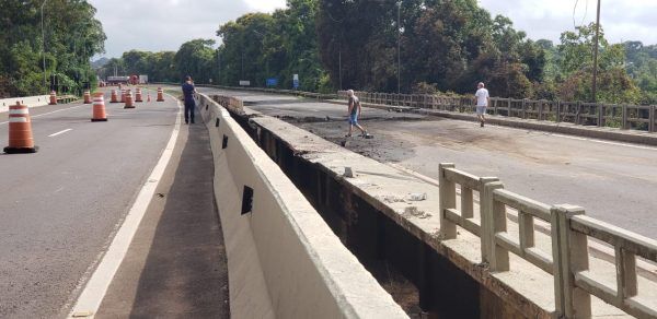 PRF orienta para que pedestres não cruzem a ponte do Arroio Boa Vista