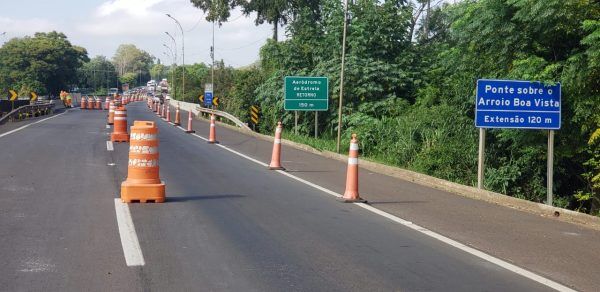 Vídeo: PRF alerta para a proibição de veículos pesados na BR-386, em Estrela