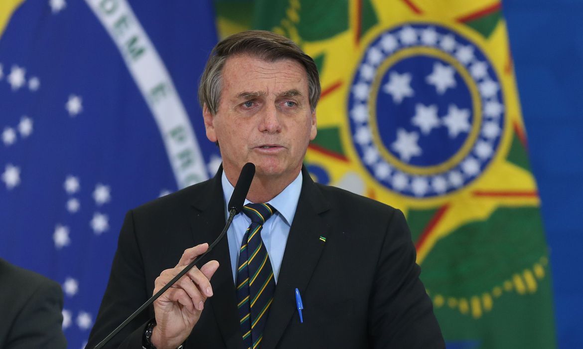 7 notícias: Bolsonaro oficializa reforma ministerial com seis mudanças