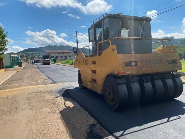 Inicia recapeamento asfáltico nas ruas centrais de Santa Clara do Sul