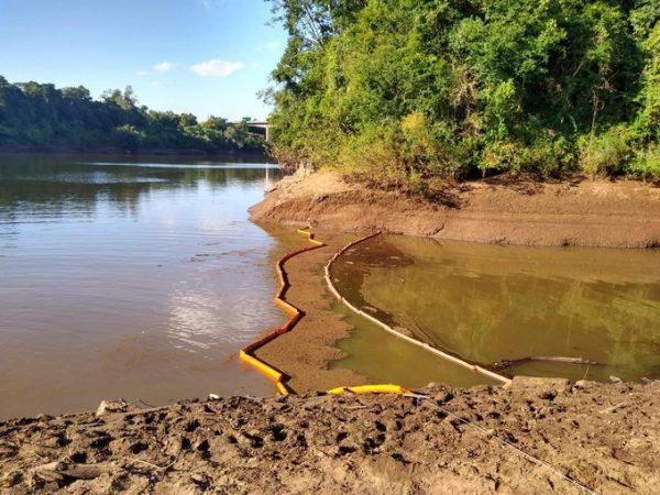 Fepam instala barreira de contenção no rio Taquari