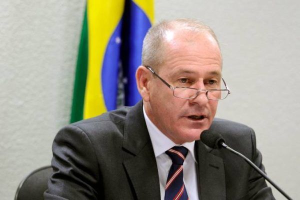 Ministro da Defesa, Fernando Azevedo e Silva, deixa o cargo