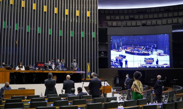 7 notícias: Câmara aprova admissibilidade da PEC Emergencial