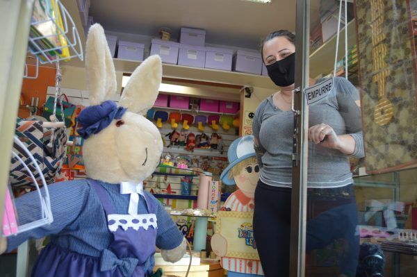 Permissão anima lojistas, mas frustra bares e lanchonetes