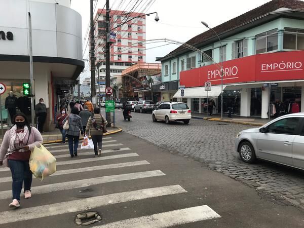 Lojas podem abrir no feriado deste sábado