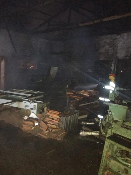 Empresa de esquadrias é atingida por incêndio em Teutônia