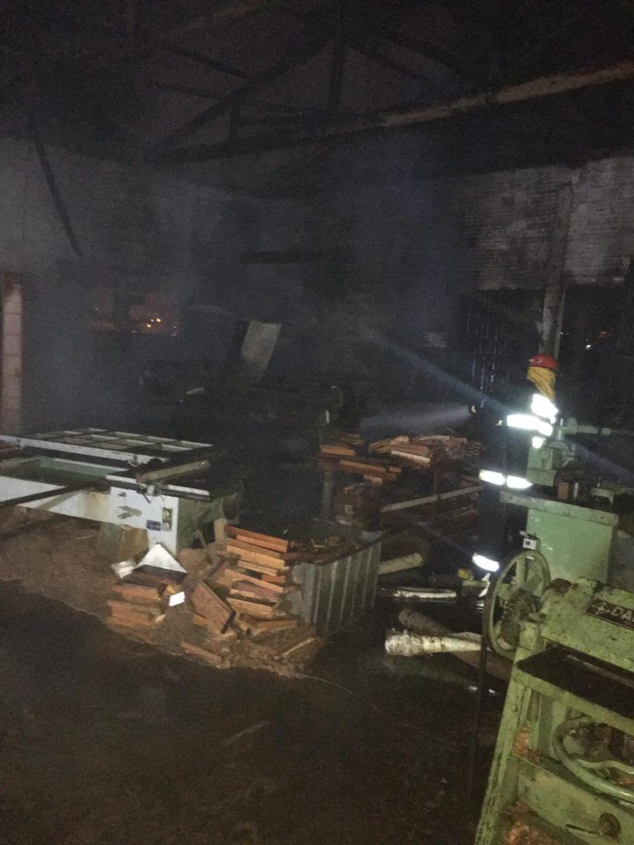 Empresa de esquadrias é atingida por incêndio em Teutônia