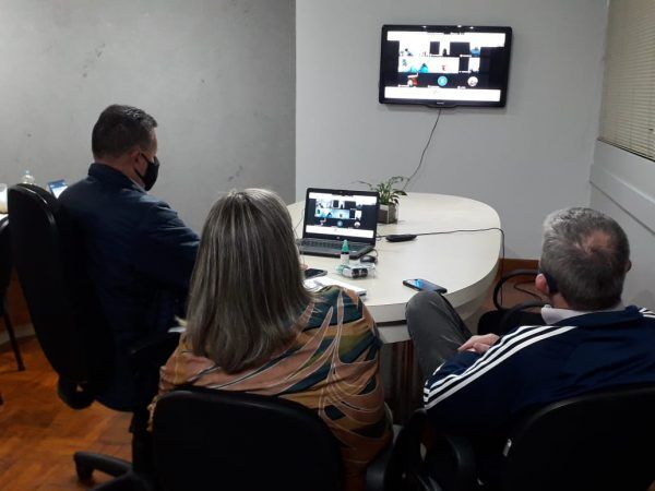 Em reunião, Arroio do Meio e Colinas debatem construção de ponte