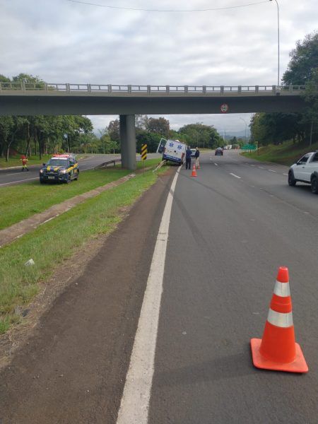Ambulância de Estrela colide na BR-386