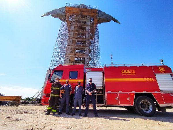 Bombeiros de Encantado fazem treinamento para ocorrências no Cristo