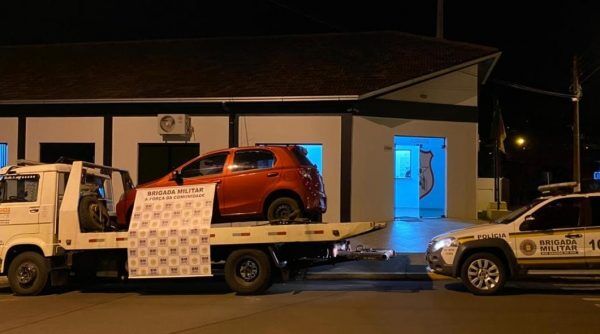 Carro roubado em Alvorada é localizado em garagem de residência no bairro Canabarro