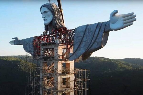 Cristo de Encantado gera debate entre prefeitos no Instagram