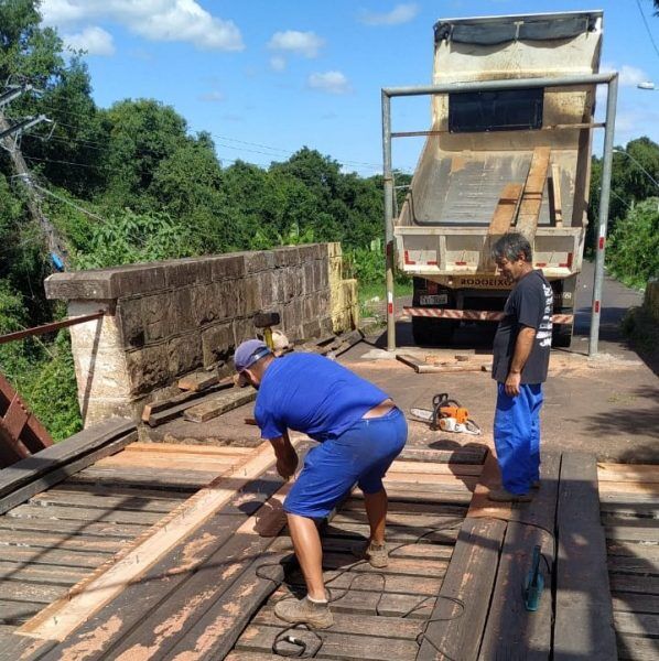 Após reparos, ponte de ferro é liberada