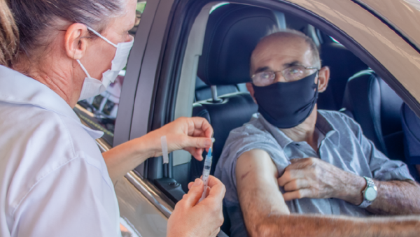 4ª Edição de drive-thru irá vacinar pessoas com 65 anos ou mais