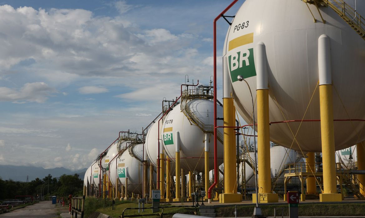 Petrobras diz que não antecipa decisões sobre reajuste de combustíveis