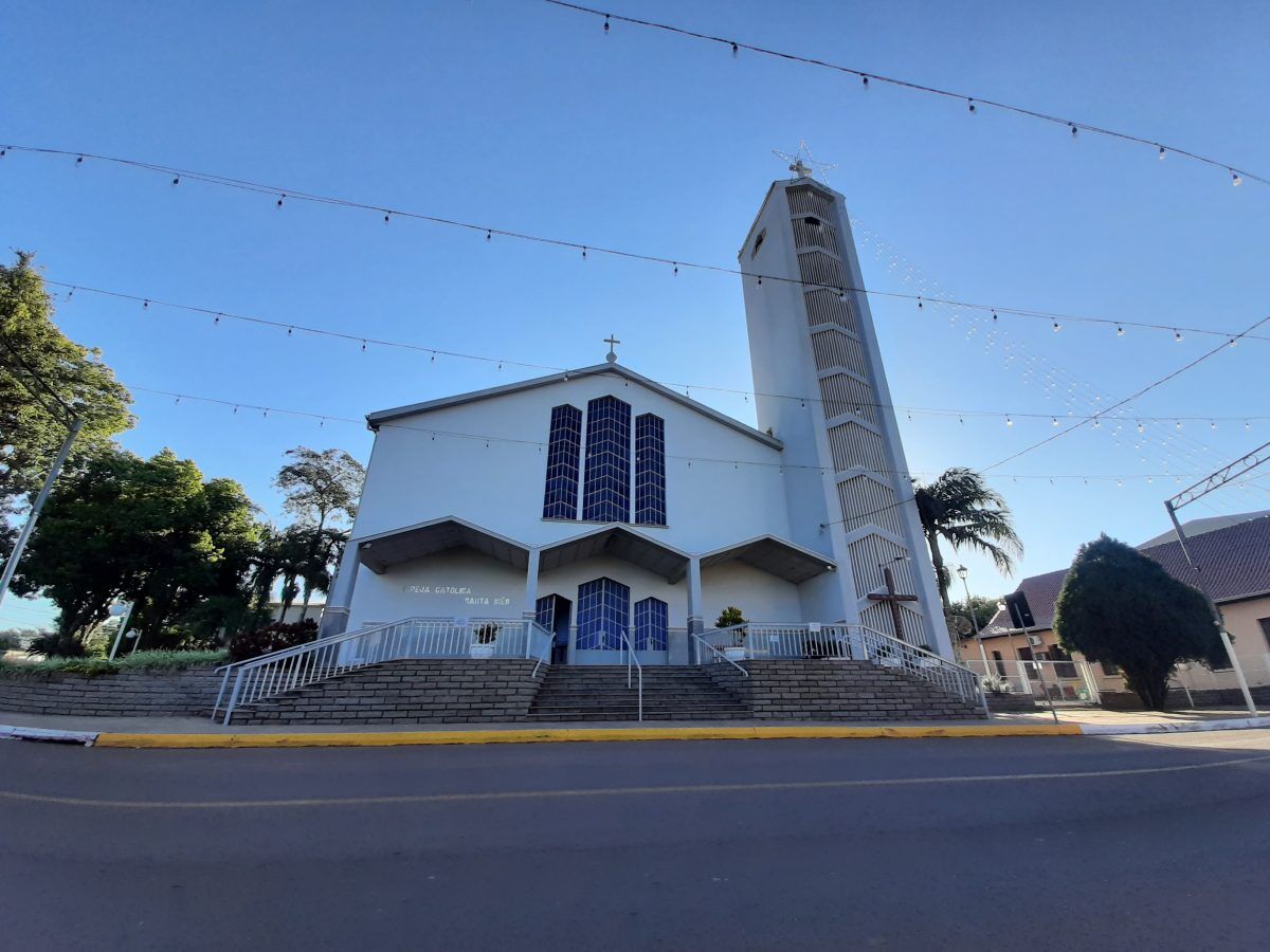 Padre Cláudio Kirst assume paróquia de Mato Leitão