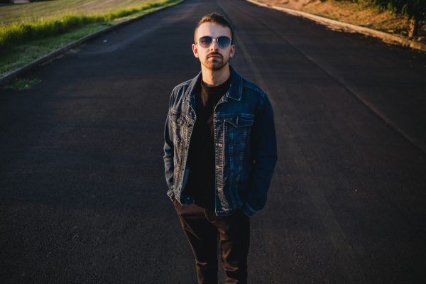 “Consegui chutar a porta e entrar de vez no mundo da música”