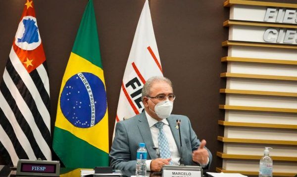 Ministro afirma que toda população brasileira pode estar vacinada em 2021