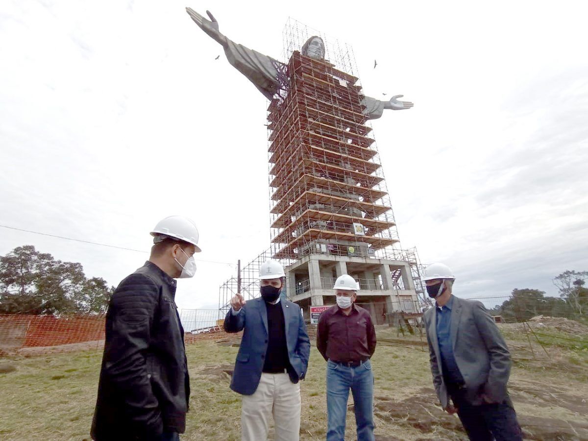 Presidente da Assembleia Legislativa visita obra do Cristo Protetor