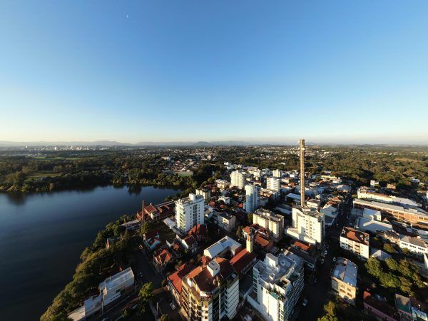 Rádio A Hora 102.9 tem programação especial em Estrela