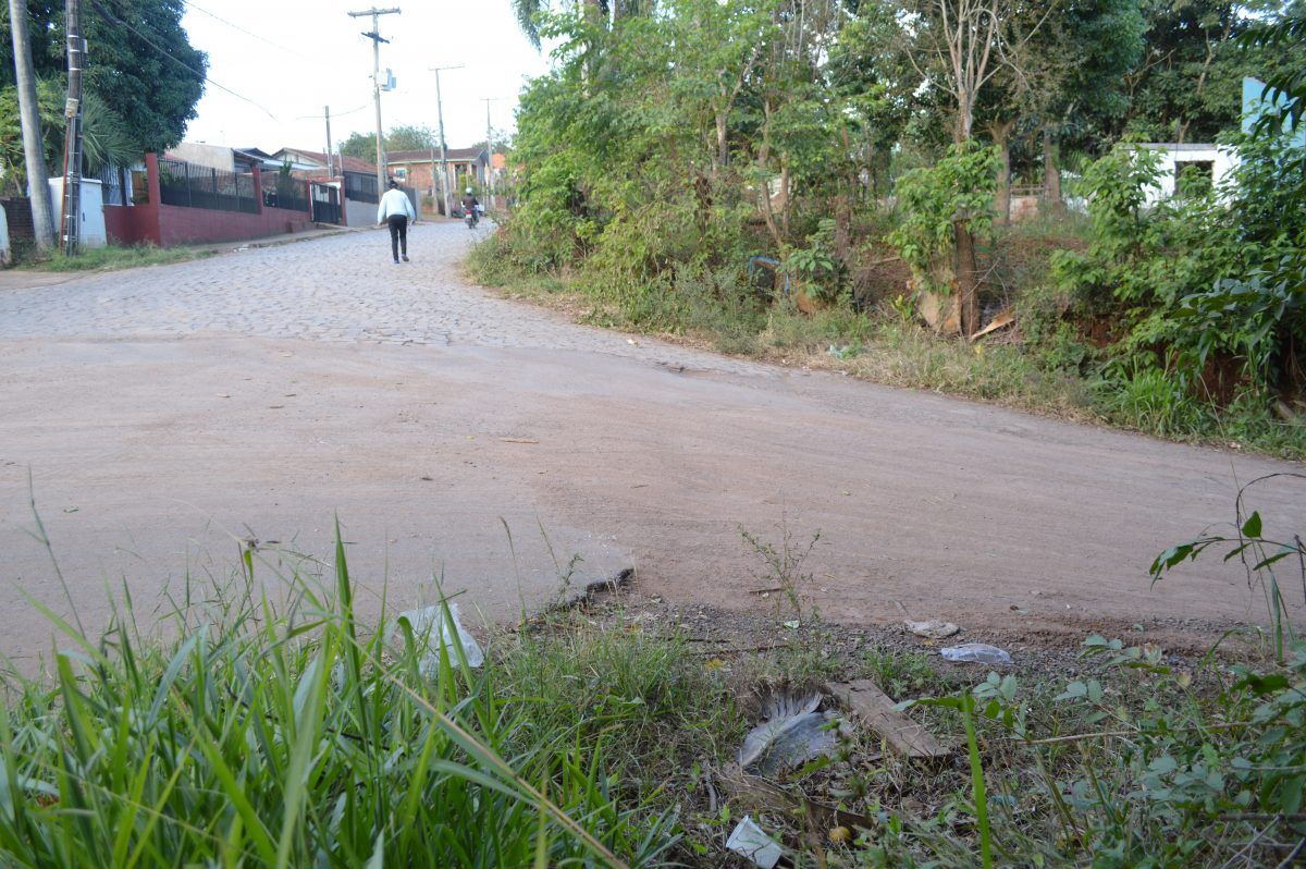 Moradores reivindicam pavimentação da Rua da Divisa