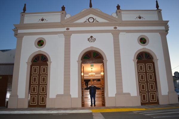 Com 128 anos, casa de espetáculos é reinaugurada