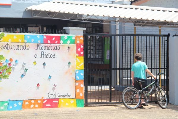 Justiça mantém escolas abertas