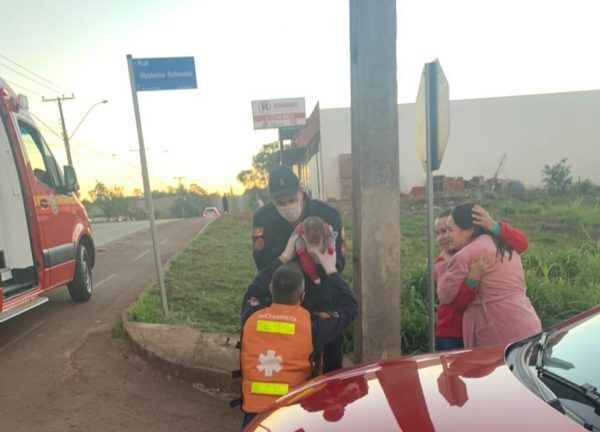 Bombeiros salvam bebê de 30 dias engasgado com leite em Lajeado