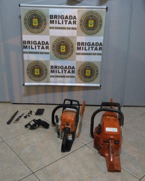 Policial de folga detém homem por posse ilegal de arma, em Marques de Souza