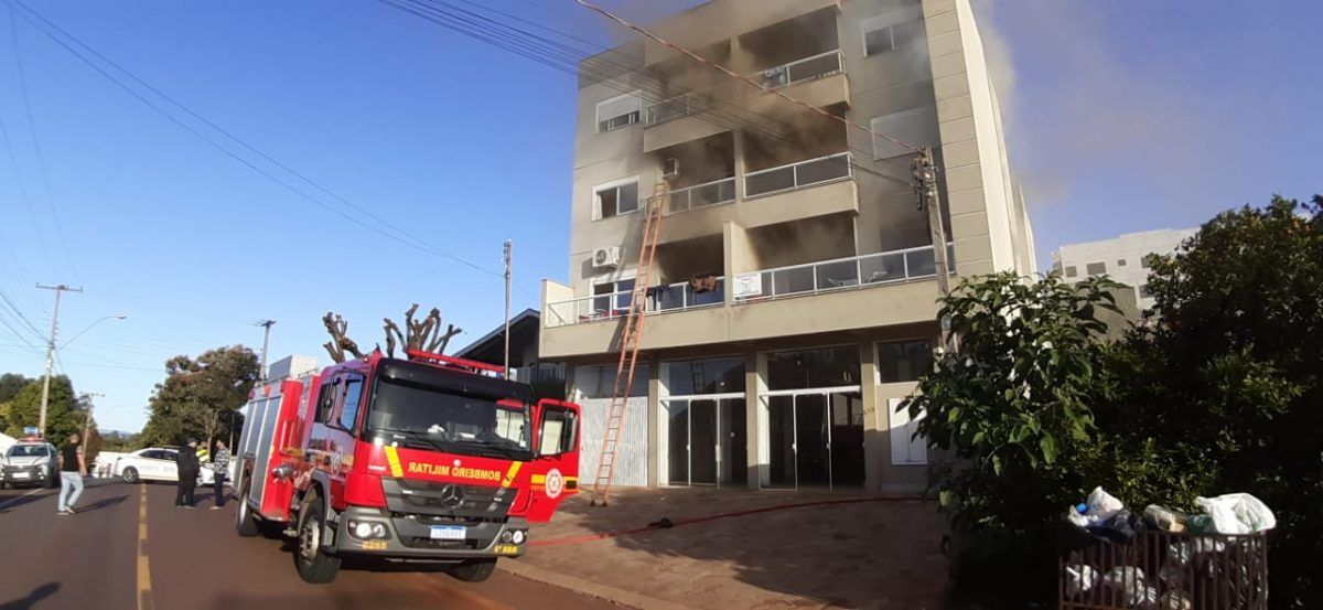 Apartamento pega fogo em Lajeado