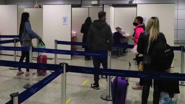 Estado disponibiliza 9,4 mil testes rápidos para testagem de viajantes no aeroporto da capital