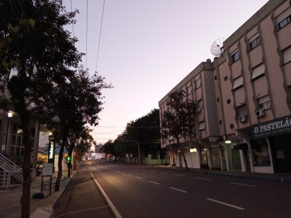 Clima abafado e possibilidade de chuva à noite marcam o sábado no Vale