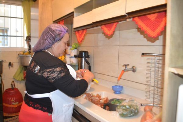 Dedicação e solidariedade na cozinha da Tia Alice