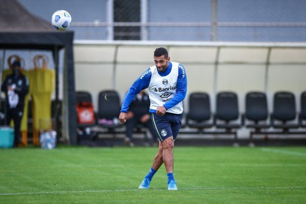 Em vantagem e com retornos, Grêmio encara o Brasiliense