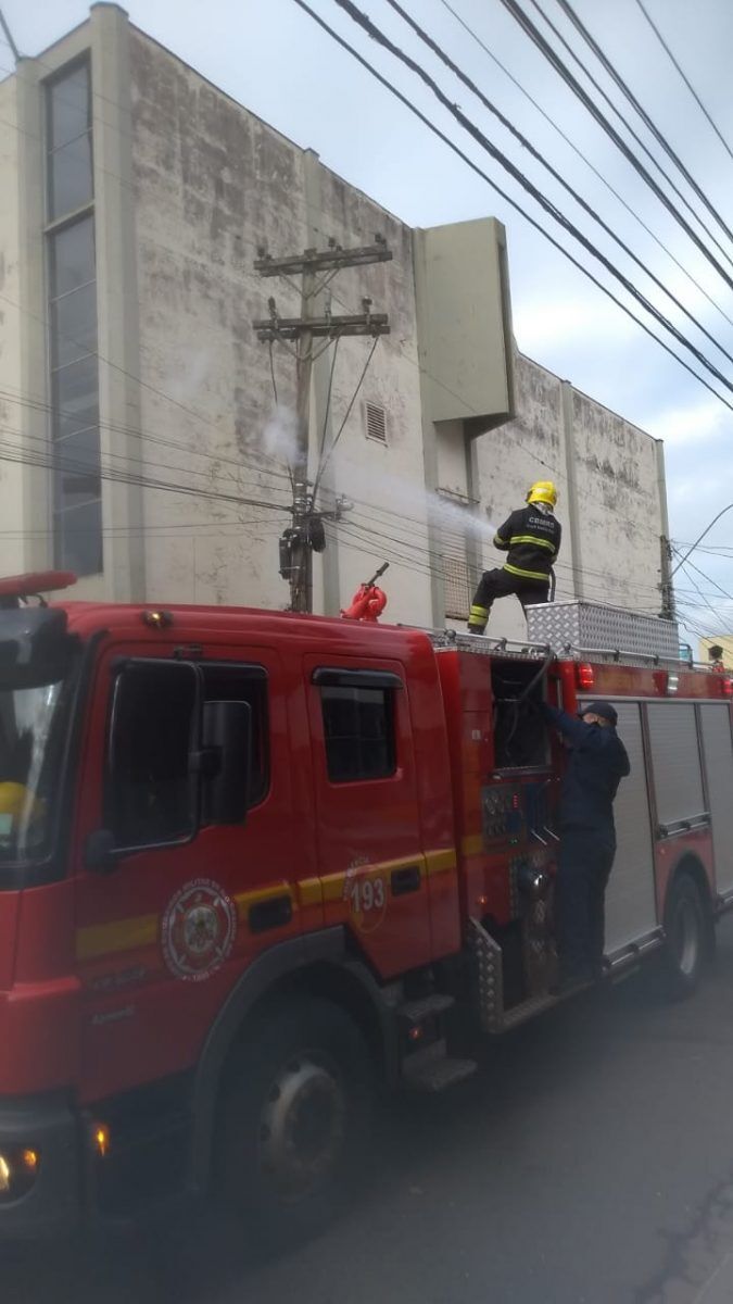 Poste pega fogo na área central de Lajeado