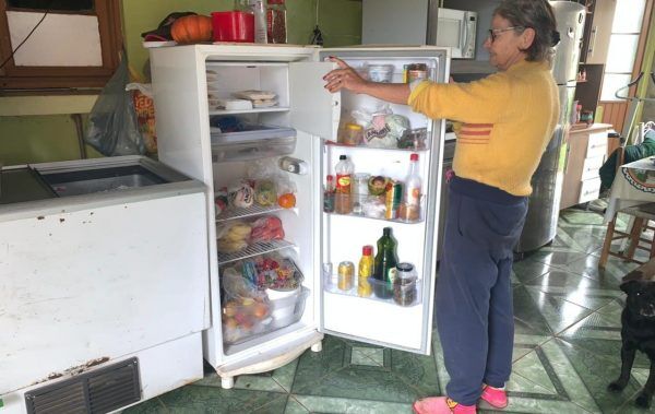 “São três dias sem tomar banho e os alimentos estragando”