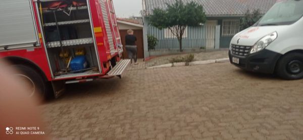 Bombeiros de Lajeado auxiliam criança que teve mão presa em máquina de fazer pão