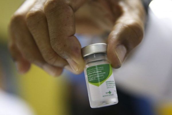 Estado orienta municípios reservarem doses da vacina da gripe para grupos de maior risco