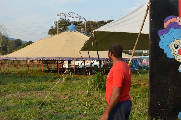 Circo reabre e adapta espetáculo