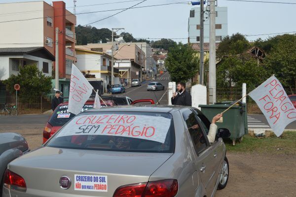 Carreata pede fim do pedágio em Cruzeiro do Sul