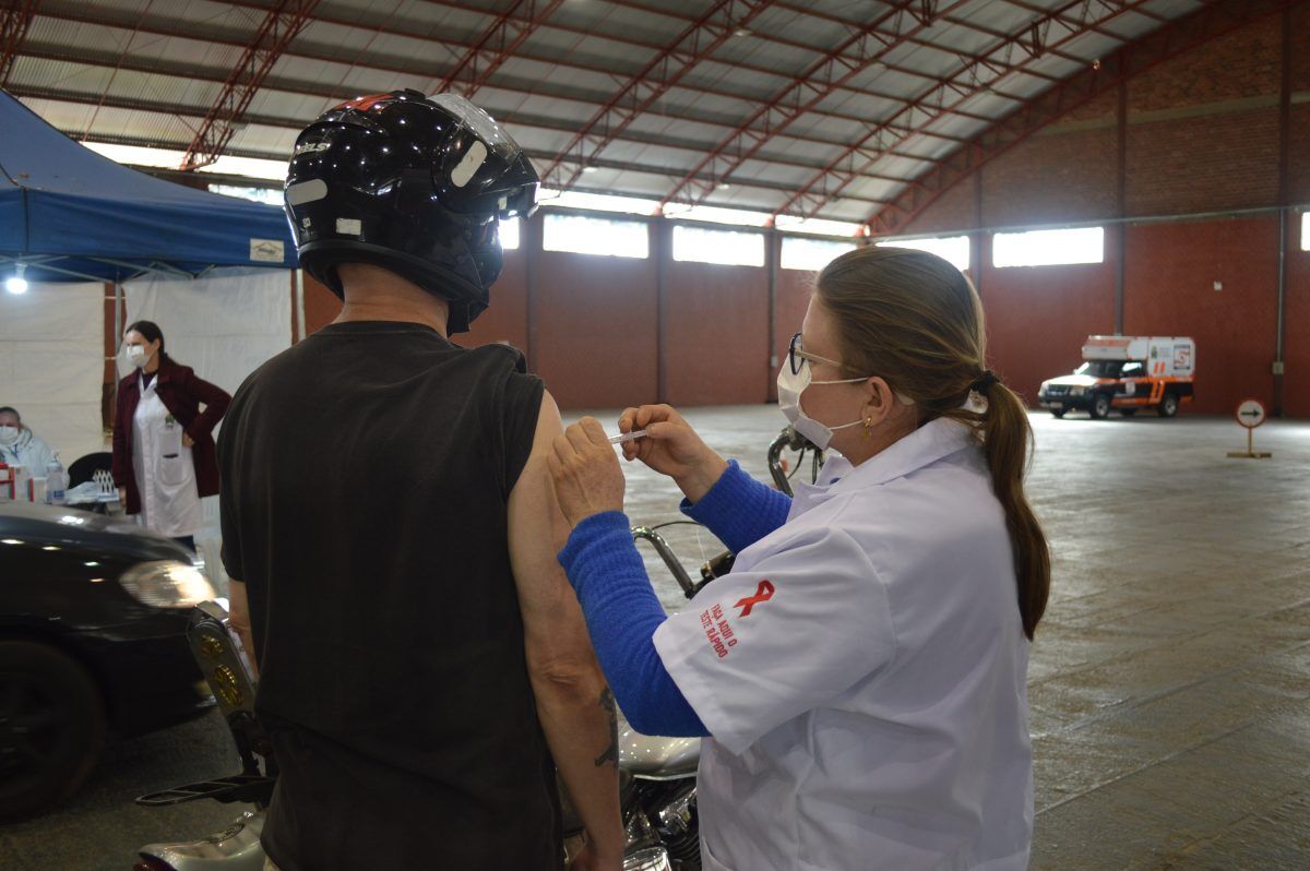 Domingo foi de vacinação contra a covid-19 em Lajeado