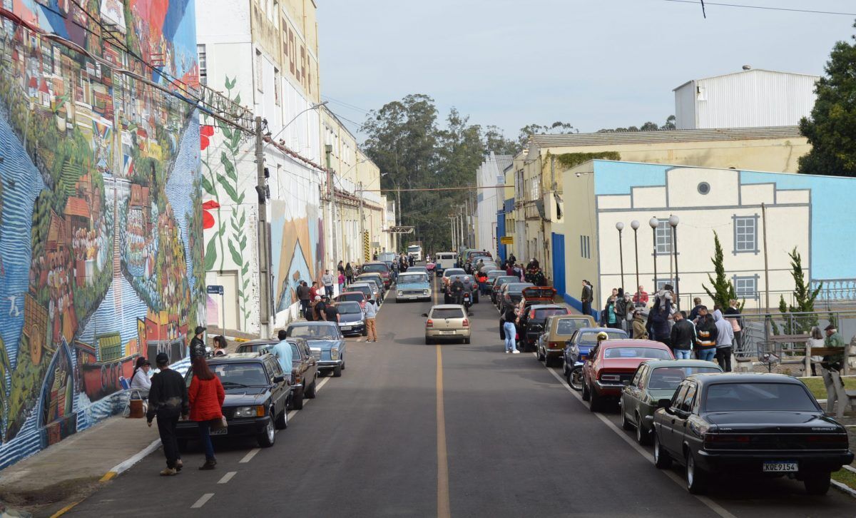 Exposição leva carros antigos à rua da Polar